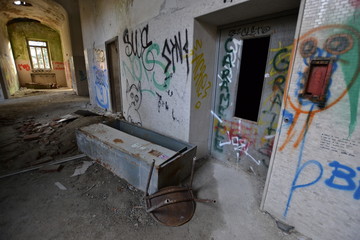 ex manicomio di mombello, luoghi abbandonati, italia