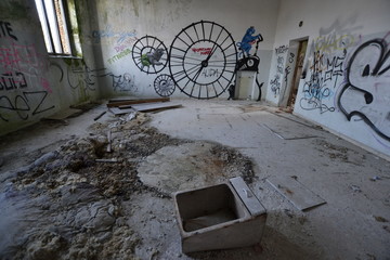ex manicomio di mombello, luoghi abbandonati, italia