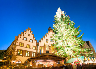 Obraz premium Weihnachtsmarkt am Frankfurter Römerberg 