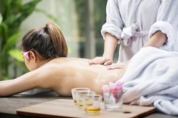 Obraz na płótnie Canvas Asian woman relax and receiving massage