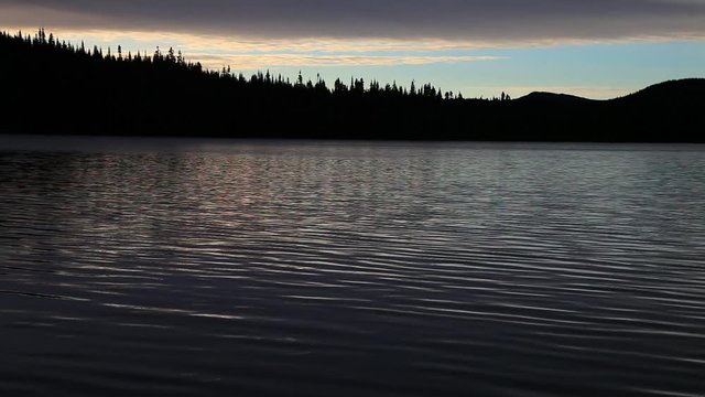 lever de soleil sur le lac