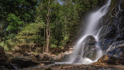 Obraz premium Cliff Stone Waterfall