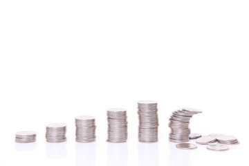 積み重ねられた100円効果による金融破綻イメージ