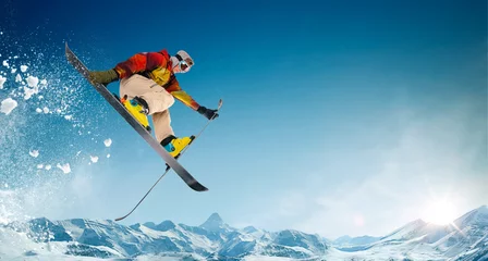 Keuken spatwand met foto Skiing. Jumping skier. Extreme winter sports. © VIAR PRO studio