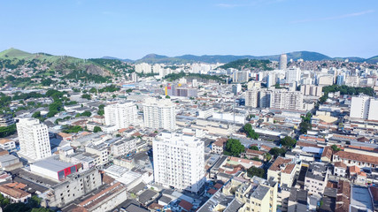 Fototapeta na wymiar Buildings of the city of Niterói with sea in the background, aerial view
