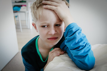 sad child, stress and depression, agressive behaviour at home