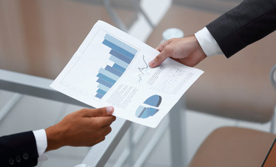 Obraz na płótnie Canvas Business people discussing financial graphs