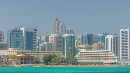 Obraz premium Modern buildings in Abu Dhabi skyline timelapse with mall and beach.