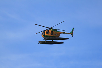 elicottero della guardia di finanza in volo di pattugliamento e  controllo