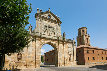Fototapeta na wymiar Arch of San Benito. Sahagun, Palencia, Spain