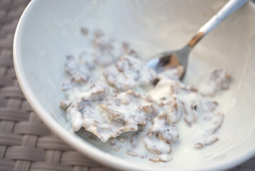 Yogurt with corn flakes