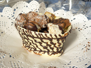 Dish Chocolate basket with candies