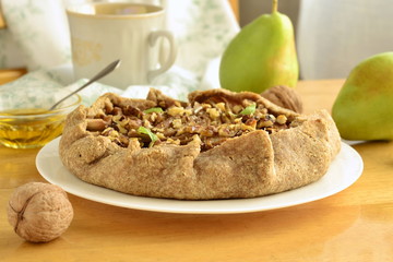 Galeta with pear, cream cheese, walnuts and honey