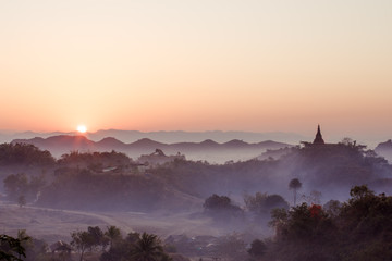 Obraz premium Buddha temple in the sunset dawn