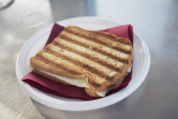Toasted bread with cheese