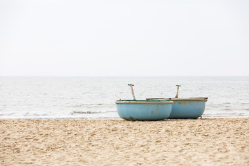 Naklejka premium Pair of round boats on a beach in Vietnam