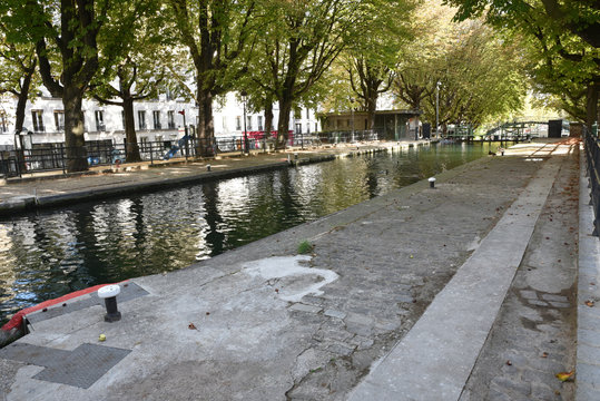 Canal Saint-Martin à Paris, France