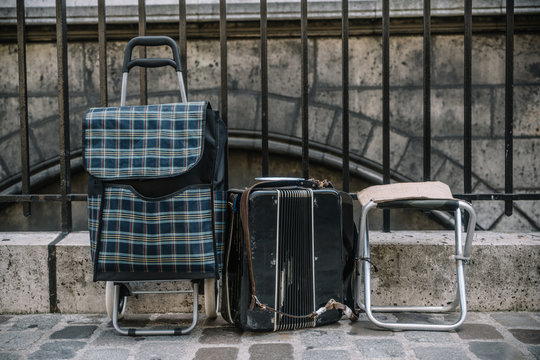 Caddie et accord&eacute;on, Montmartre, Paris