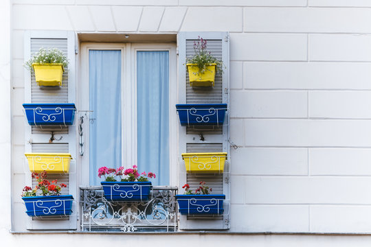 Fen&ecirc;tre fleurie , Montmartre, Paris