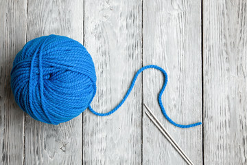 Obraz premium blue ball of wool yarn for close-up knitting on a white background
