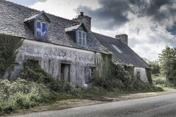 Fototapeta na wymiar Facade of an old abandoned provincial fisherman house near the atlatic ocean, St Brieuc, Brittany, France