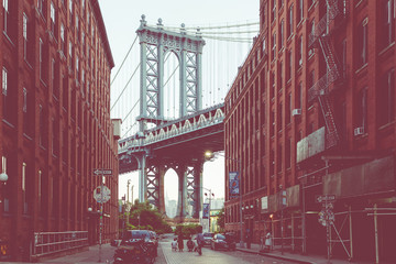 Obraz premium Manhattan Bridge widziany z Dumbo, Brooklyn, Nowy Jork, USA.