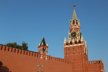 Obraz premium Spasskaya tower of Moscow Kremlin in the morning, Russia