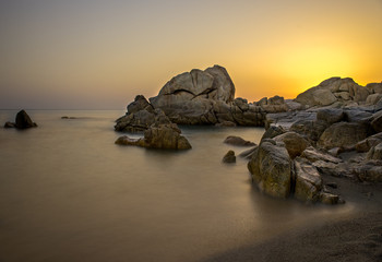 Rocher sur la plage d'Olmeto