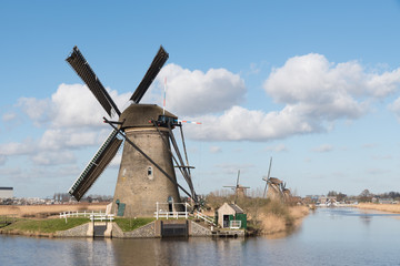 Fototapeta na wymiar Windmill Molen Nederwaard no 5 in Kinderdijk