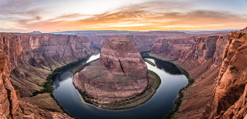 Grand Canyon mit Horseshoe Bend beim Sonnenuntergang