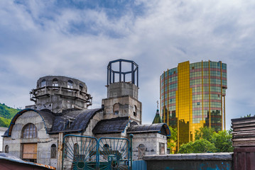 Obraz premium Alt und neu in Petropavlovsk-Kamchatski