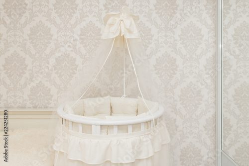 round bassinet with canopy
