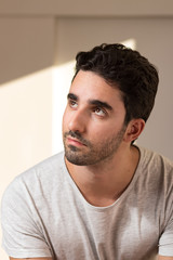 Obraz premium young adult man confident standing in front of camera