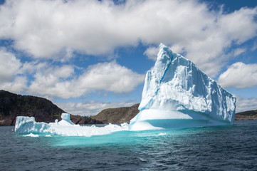 Fototapeta na wymiar Iceberg Off of Signal Hill