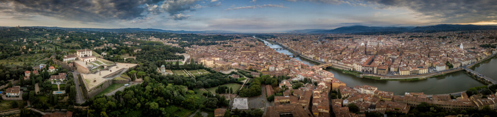 Fototapeta na wymiar Firenze (Florence) aerial panorama view with the Ponte Vecchio over the Arno river
