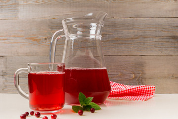 fresh cranberries juice with mint