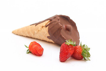 Cone trufado de morango casquinha de sorvete recheado