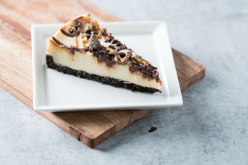 Turtle cheesecake with swirl