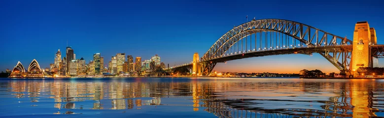 Poster Panorama van de haven en de brug van Sydney in de stad van Sydney © anekoho