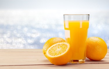 Orange juice and slices of orange on