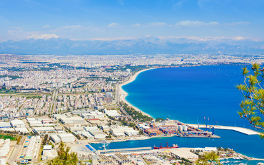 Obraz premium Daylight aerial view of blue sea and popular seaside resort city Antalya, Turkey