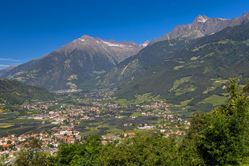 Blick von Dorf Tirol ins Vinschgau, Meran, Südtirol