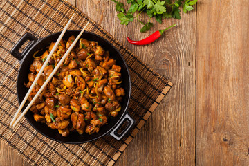 Sweet, caramelized fried chicken with soy sauce in Vietnamese.