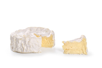 camembert sur fond blanc