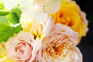 bouquet of roses wite and yellow on the sun