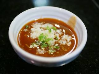 Close up of Sukiyaki sauce with fresh chopped garlics and chilies