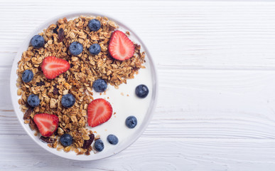 Chia yogurt with granola