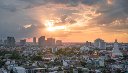 Obraz premium Sunset sky in outer zone of Bangkok