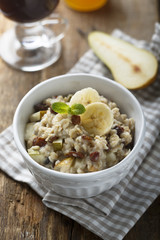 Oatmeal porridge with raisins and banana