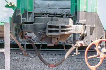 Lock the clutch rail cars on the railway